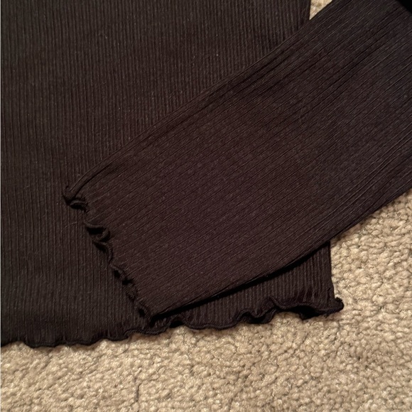 Live In The Moment Size Large Black Top With Scalloped Edges - Picture 7 of 8